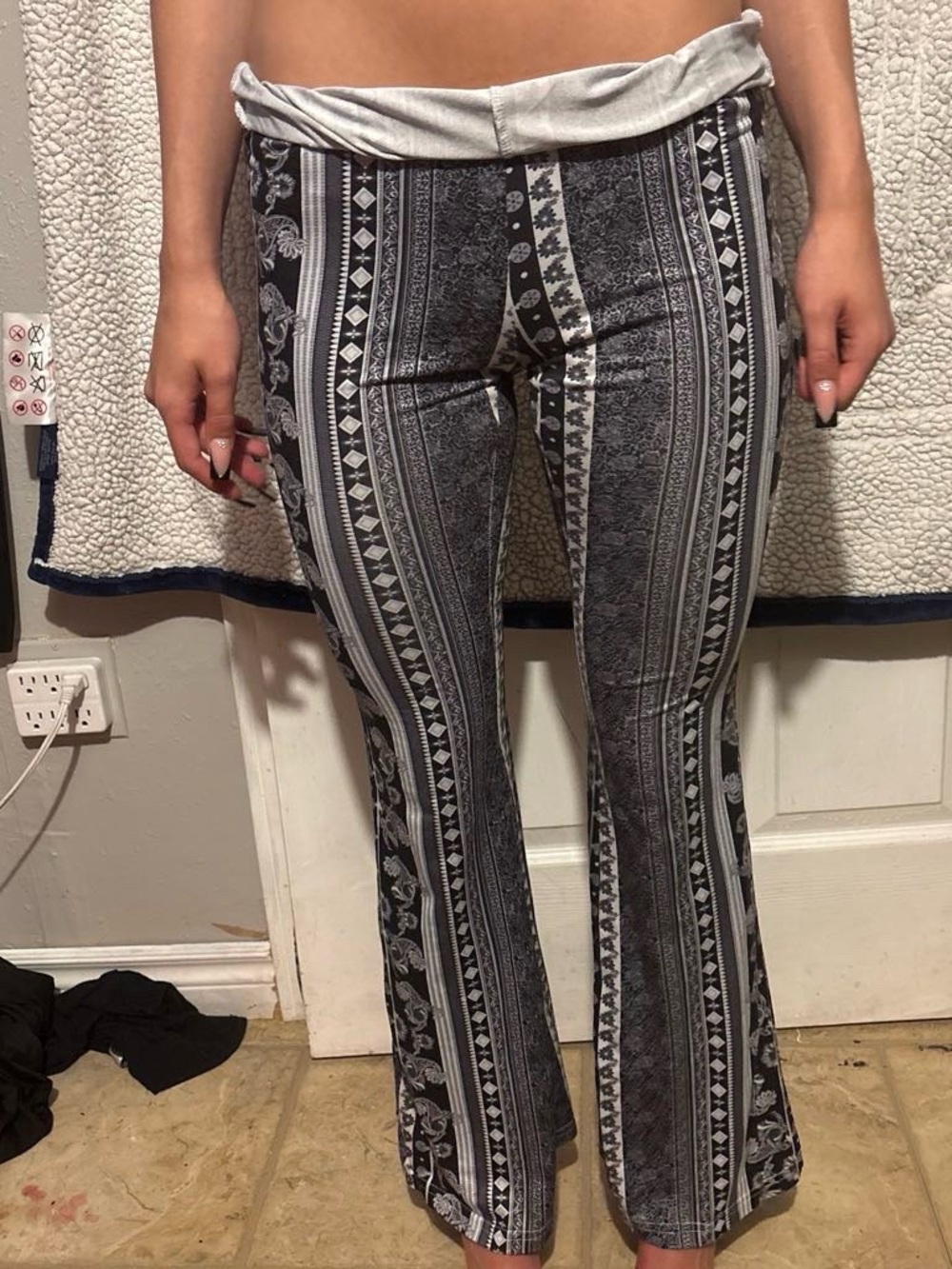 Women's Black & White Patterned Flared Pants